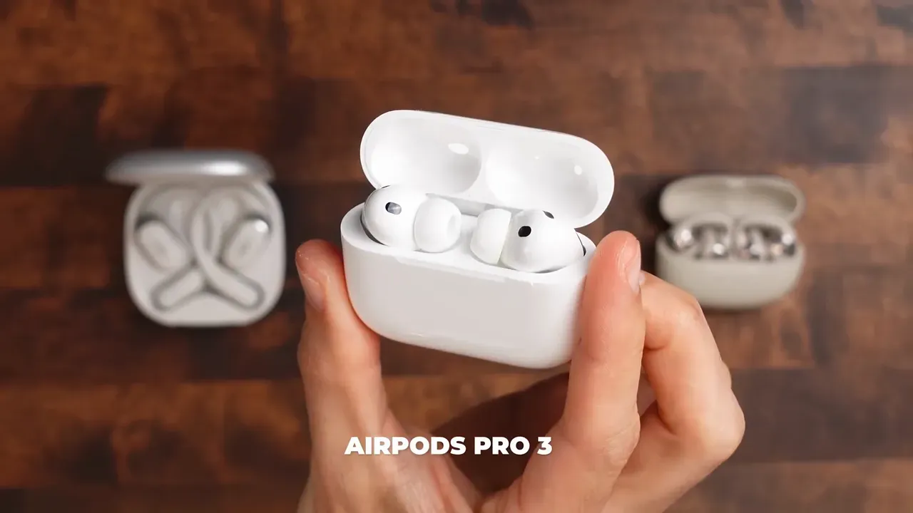 Les AirPods Pro 3 dans leur boîtier ouvert
