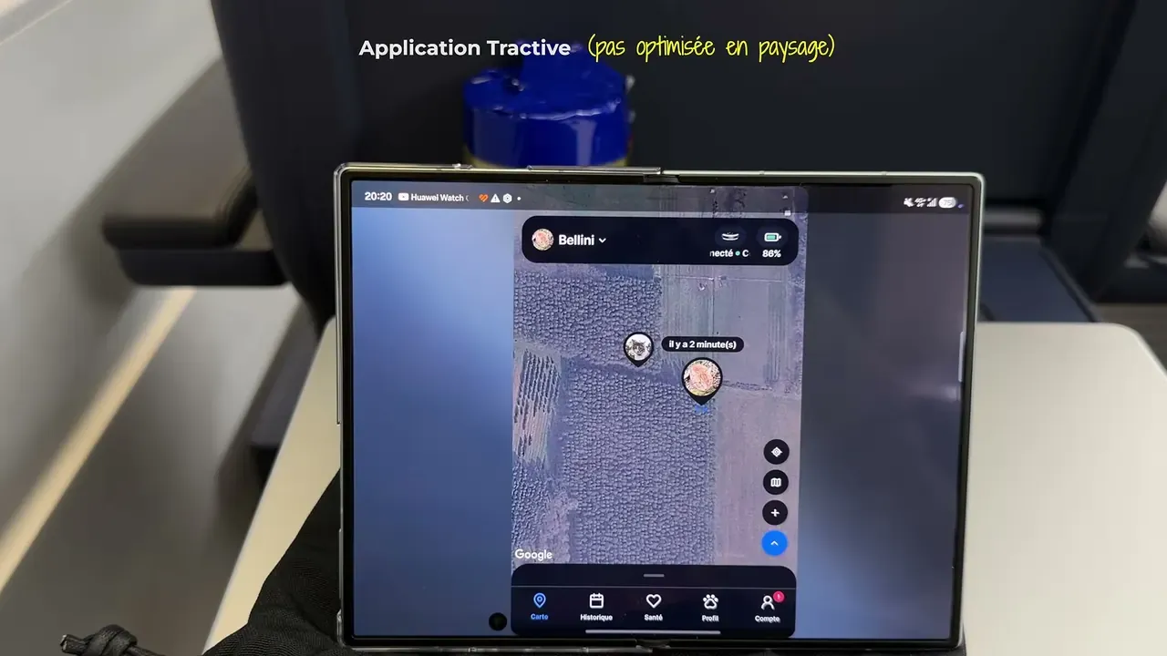 L’application Tractive affichée en paysage sur l’écran intérieur du Galaxy Z Fold 8, avec des bandes sur les côtés