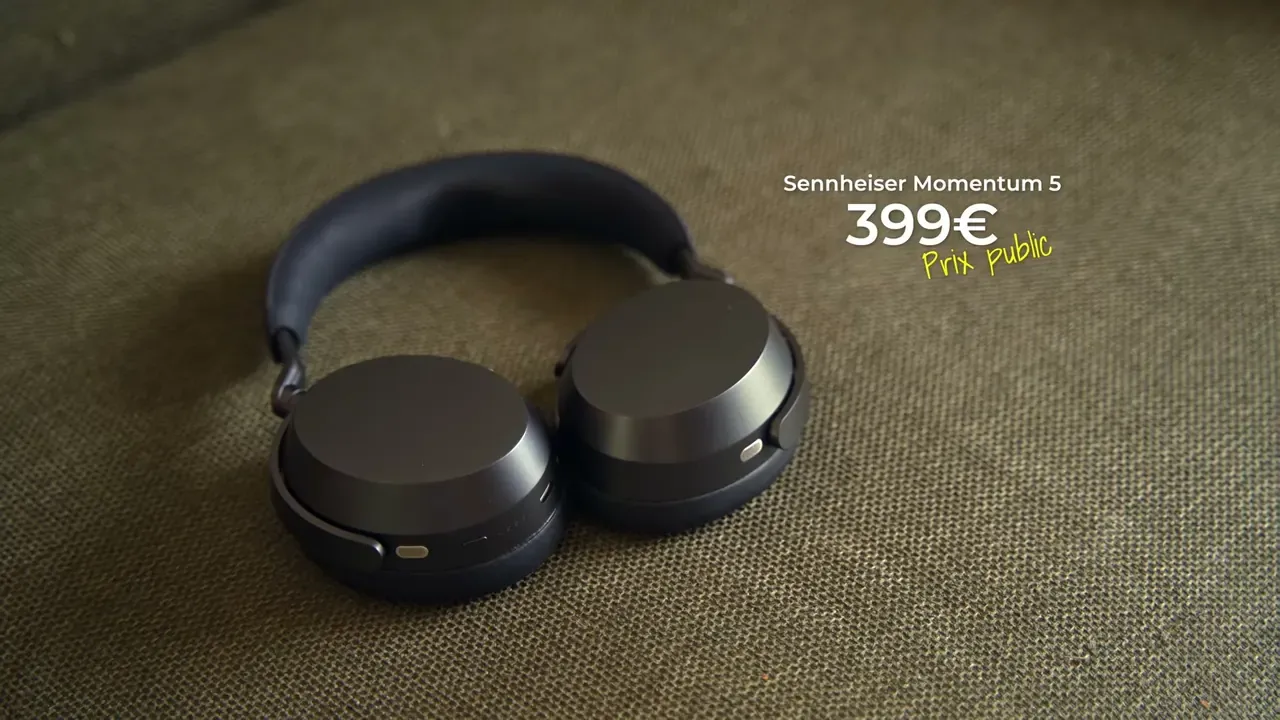 Le Sennheiser Momentum 5 noir posé sur un tissu, avec son prix affiché : 399 €